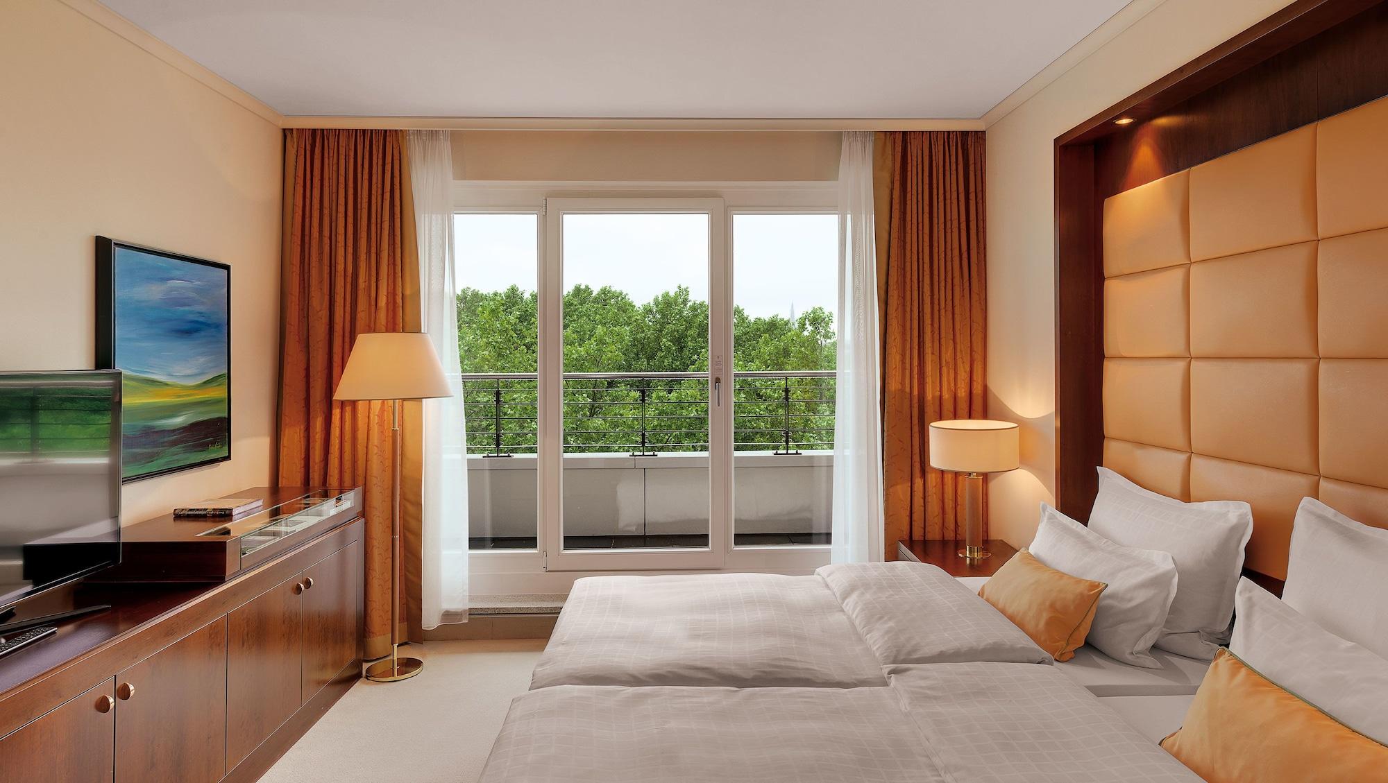 Grand Elysee Хамбург Екстериор снимка A room at the hotel